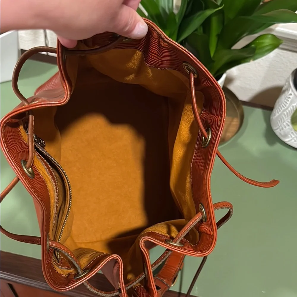 Louis Vuitton Epi Leather Noe MM in Kenyan Fauve - Picture 9 of 15